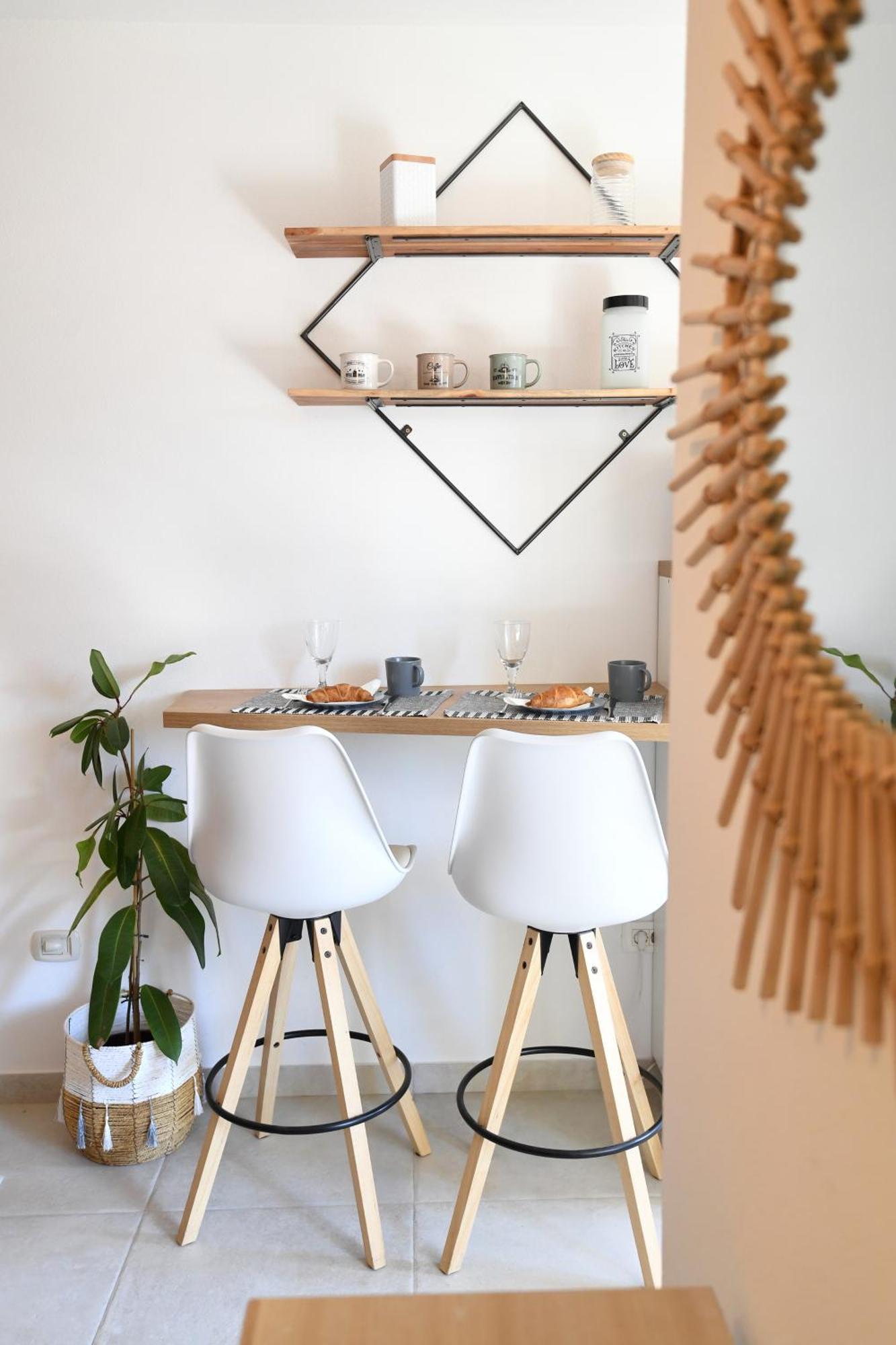 Camellia Apartment *
